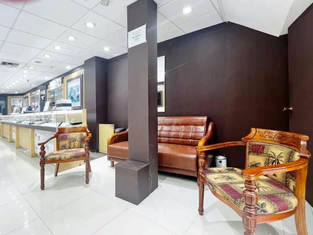 R11. Store Interior 2 scaled 1