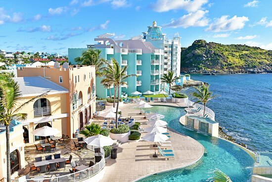 Luxury villa with ocean view in St Maarten